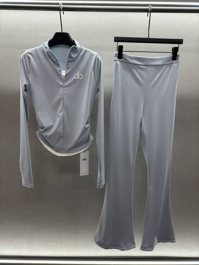 ～～～～ 2660 Spring And Summer～～～～ P310 套！Al*O，瑜伽套装！ 时尚的假两件设计，让瑜伽服与众不同， 适合各种身材的Mm！