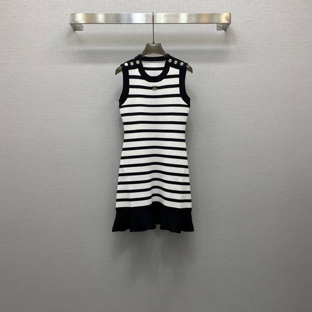 Cc*25Ss 精致圆领金属扣点缀裙摆花边设计修身背心裙，高级面料，颜色:图片色，面料：羊毛曲珠面料 Smlxl P340