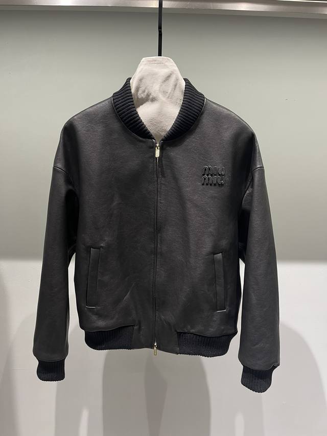 P1180ｍｉｕ植鞣羊皮阔版皮衣，原版五金，立体Logo，做了油边工艺非常接近专柜了，很高级