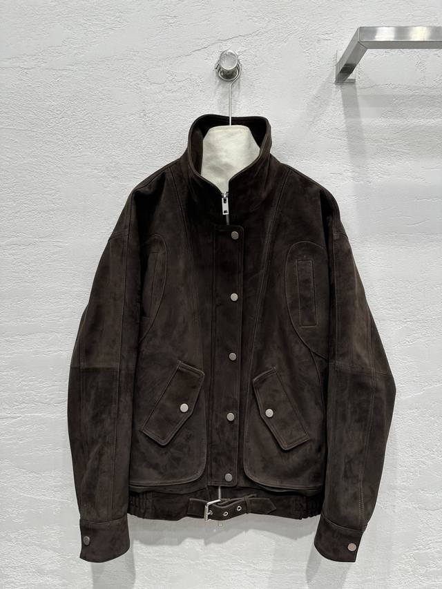 独家首发高端原单品质The R*M25早春新品 老钱风顶级鹿皮绒皮机车夹克！男女同款！定制独家定制麂皮绒面工艺！气质小立领版型又飒又高级！可以帅气也可以秒变软妹