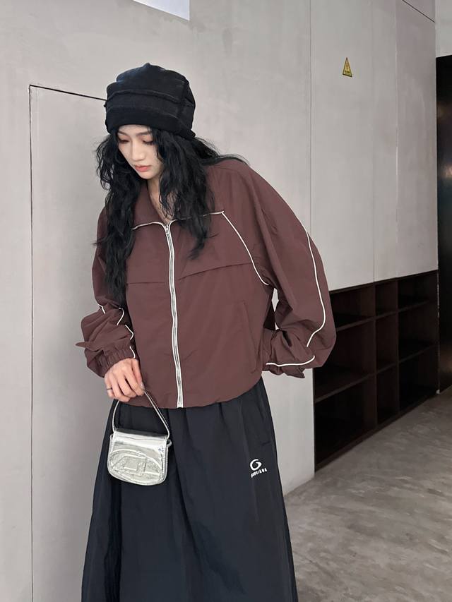510Acne｜新款立领休闲夹克，面料：100%锦纶。简约时尚，前短后长， 尺码Sml