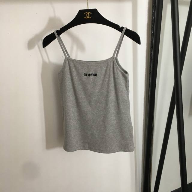 P100款号20251205 Miumi*新款 简约Logo刺绣 纯棉吊带背心，灰色，Sml， M码；胸围68，长53