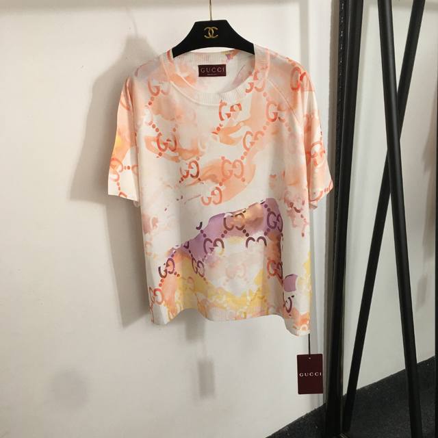 P120款号20251191 Gucc*新款 Gg字母晕染印花针织衫短袖T恤，粉色， 均码；胸围110，袖长34，衣长62 0