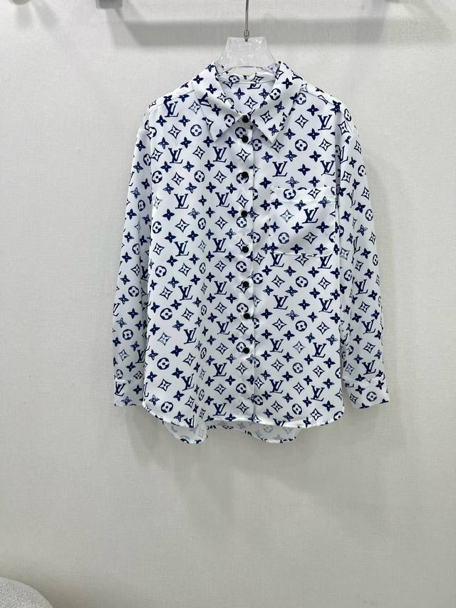 P300Louis Vuittin*25新款系列款经典印花衬衣 可当防晒可当外塔 功能多元化 直喷过浸印满身印花Monogram 轻薄舒适 清凉休闲 质感超赞！