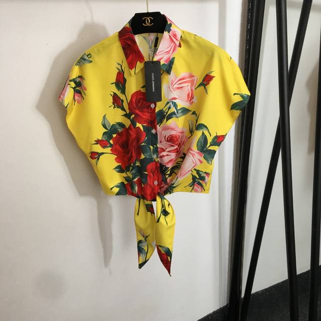 P160款号20251180 Dg*新款 玫瑰印花系结收腰无袖翻领坎肩背心无袖衬衣上衣，黄色，S-Xl， M码；胸围104，袖长26，衣长45