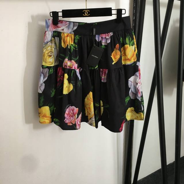 P160款号20251174 Dg*新款 牡丹花朵印花短半裙，黑色，S-Xl， M码；腰围72，长47