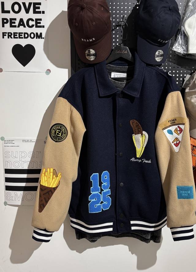 300包邮 fendi芬迪 走秀款棒球服外套夹克 男女同款 订购原版开模 历时一个月终于出货了，简直太爱了 上身真的超级帅。抖音某博主讲今年Lv新出的会成为未来