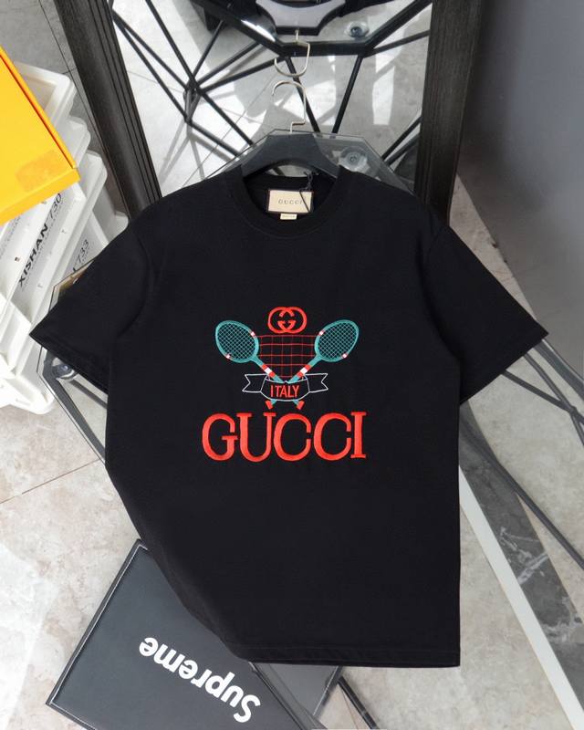 120包邮 顶级复刻 gucci /古驰 腰带双G红蓝条纹印花Logo短袖T恤 款号：533 原版面料官方同款短袖T恤 定制280 克同缸染面料手感非常舒服 春