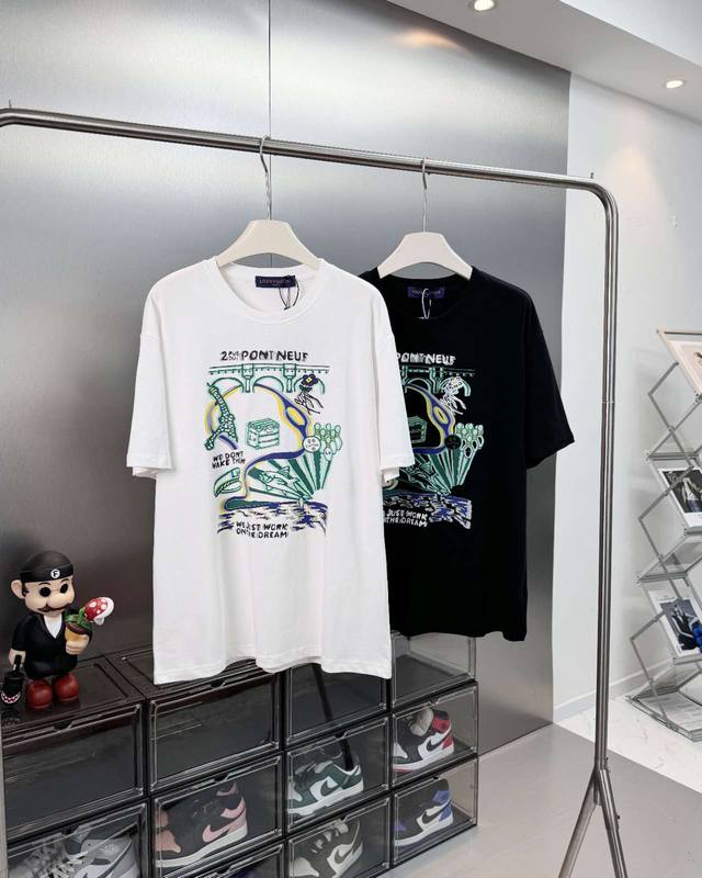 110 Lv/路易威登 Louis Vuitton夏季新款 菲董发布会模糊印花圆领短袖T恤男女同款 独一无二的活性环保面料染色，重磅280G双纱精梳纯棉爽滑手感
