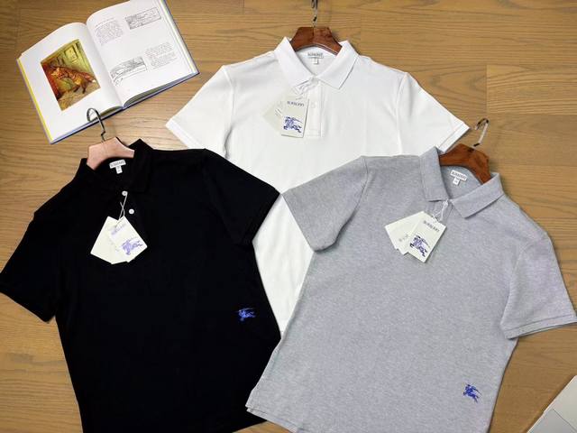 130 巴宝莉休闲简约兰标Polo衫， 独家品质！区别市面通货！视觉冲击体现別具一格的设计感，简单而复古。采用进口面料柔软顺滑，有良好的抗皱性，弹力十足，透着不