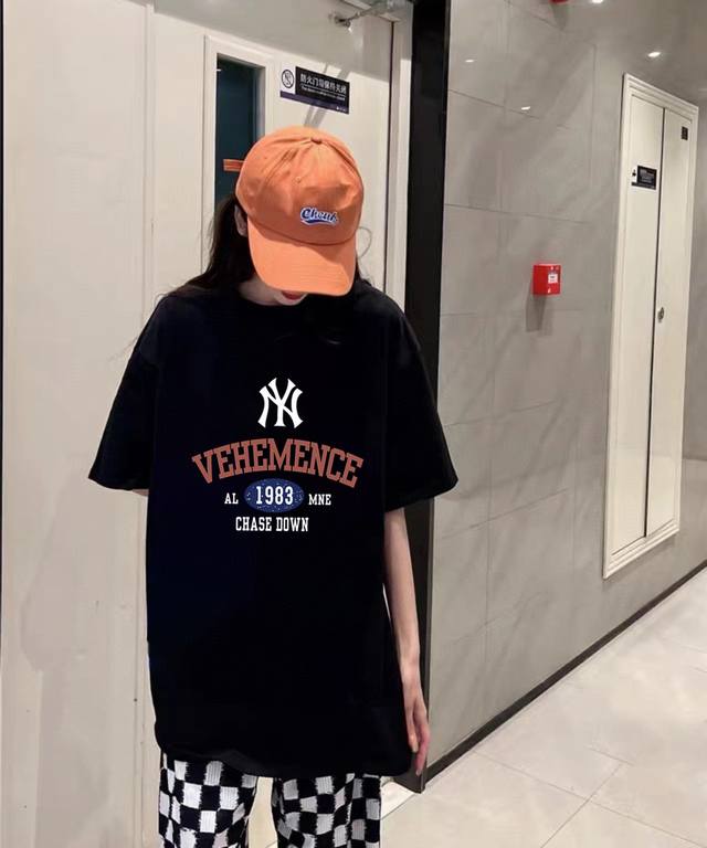 80 mlb Yankees-Ny 纽约1983限定圆领短袖男女同款半袖T恤 面料采用230G双纱纯棉面料、经过高温预缩处理，配套同缸1X1螺纹，反复水洗不易变