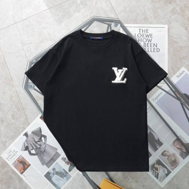 上新130【纯原臻品 顶级复刻】 - Louis Vuitton/路易威登Lv·新款3D刺绣贴皮圆领短袖T恤 - 款号：834341 - 颜色：白色 黑色 -