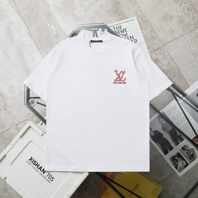 上新130【纯原臻品 顶级复刻】 - Louis Vuitton/路易威登前后刺绣休闲短袖T恤 - 颜色：黑色 白色 - 购入原版开模打造，全套定制辅料，细节决