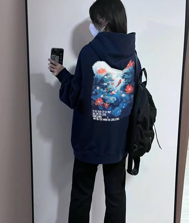 120 nike 耐克荷塘月色春季连帽卫衣 本款采用新疆华棉面料，不起球不褪色不变形，质量超级好，柔软的让你爱不释手，布料挺实，绝对厚实，打底单穿都是百搭，绝绝