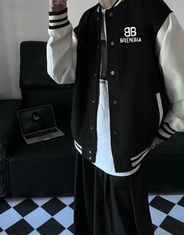 150 balenciaga巴黎世家Bb涂鸦秋季宽松夹克棒球服外套 官网发售｜超强版型｜男女同款 精选垂感一流复合双层南韩丝高级面料 手感超棒 丝滑垂坠 质感高