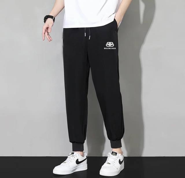 110 balenciaga巴黎世家经典锁扣运动螺纹运动卫裤束脚裤收脚裤休闲裤 ｜无敌版型｜｜男女同款｜ 面料采用超高品质华棉/最大的优点就是亲肤性跟保形性好