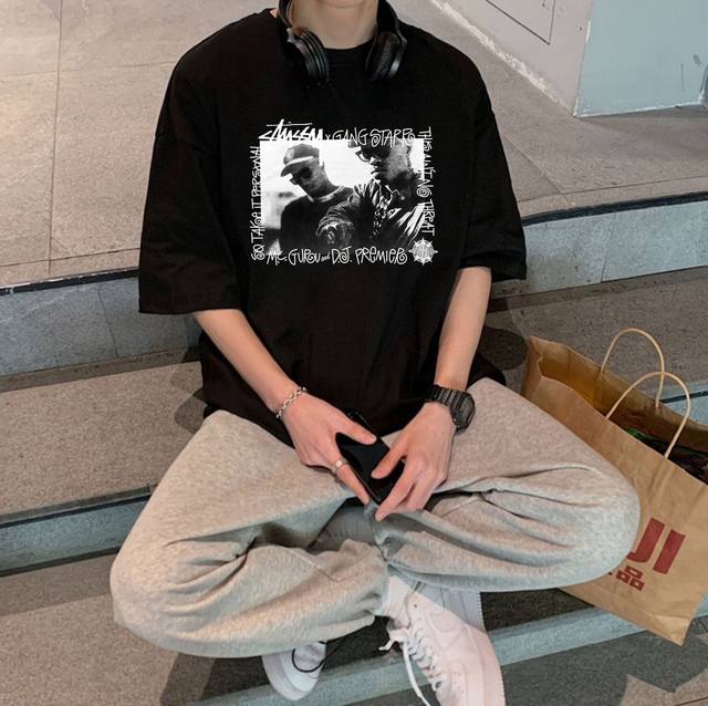 80 stussy 斯图西怀旧高街风圆领短袖半袖T恤 面料采用260克纯棉双纱食毛面料 双线二本针压线 久洗不变形 原版定制三标 高端进口印花 随意水洗 情侣可