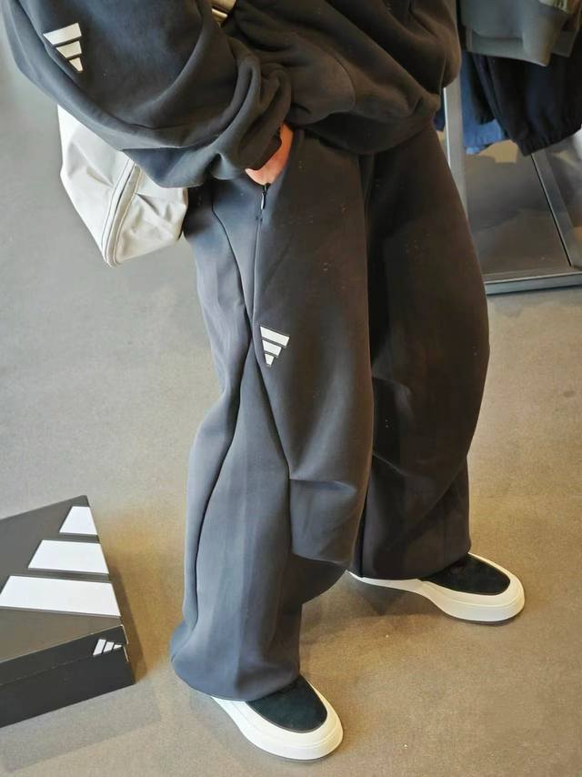 200 adidas Fw25 Fustl M Kn Pant 运动系带舒适直筒伞兵休闲裤 裤脚带松紧绳可调节 男女同款 ｜ 阿迪伞兵弯刀神裤 小红书、微博、得