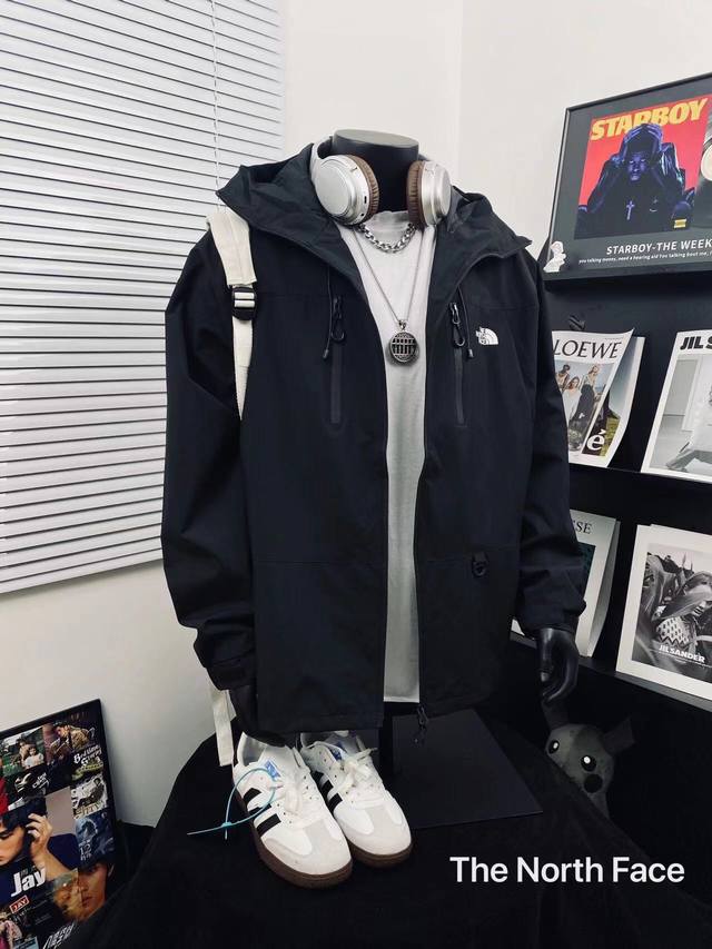 上新210 the North Face北面工装风连帽冲锋衣 春款必备 大爆款 男女同款 爆款上线 简直好看到爆了 版型绝佳超极好看 必入强烈种草款 小红流量爆