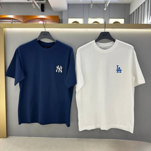 70 夏季最新款Mlb洋基队Ny字母图案Logo字母印花休闲情侣短袖T恤，选用了260克双纱爽滑棉面料制作而成。精细的做工和清晰的纹路让贴身穿着更加舒适！经典的
