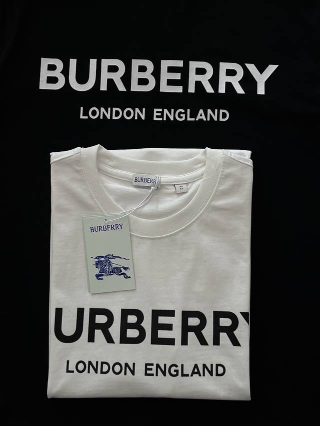 p120【最高版本】Burberry/博柏利圆领短袖T，25年最新工艺，包括全新吊卡。领口分段拼接螺纹，两处固锁套结。袖肩，下摆全部三针四线工艺。都是区别通货，