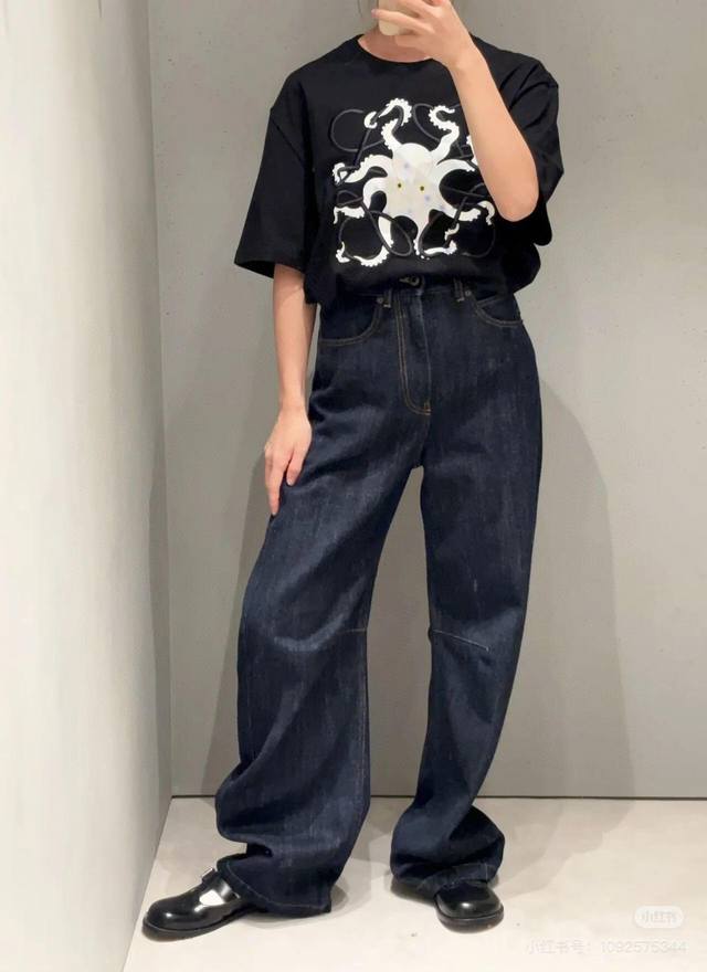 p160 loewe X Suna Fujita Ss25 罗意威八爪鱼绣花T恤 代购订单 原版购入开发 面料及细节完美还原 面料采用轻盈质地的棉质面料，成分为