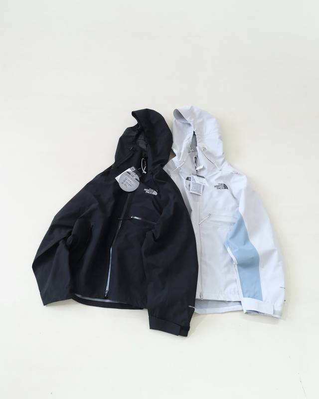 p390 the North Face Slope 压胶连帽夹克 -关于成衣- 1、原版购入 1:1 订制出货 2、面料，压胶条，拉链，收缩口，拉链吊绳，主标，