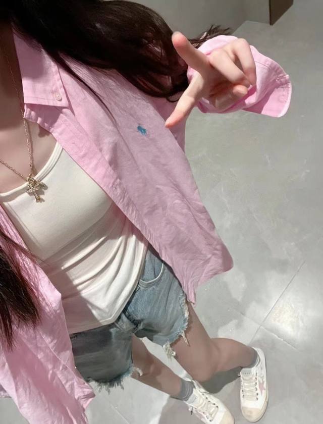 120 拉夫劳伦小马刺绣Logo亚麻防晒衬衫 防晒衬衫太适合这个夏天了又美又实用 非常宝藏的单品 防晒显白效果也是满分 战马刺绣Logo绝美高级感满满～ 甜粉