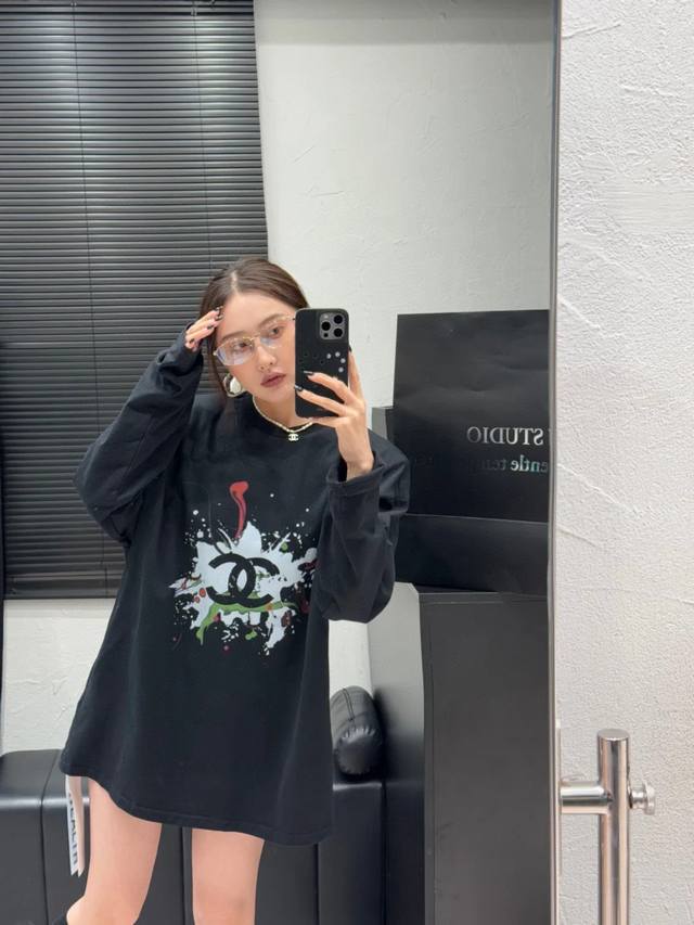 120 Chanel香奈儿新款限定涂鸦泼墨Logo长袖T恤 all Black今天出门穿好好好喜欢！！ 这件黑T太火太好看了 简直是我得菜 超重工泼墨涂鸦Lo