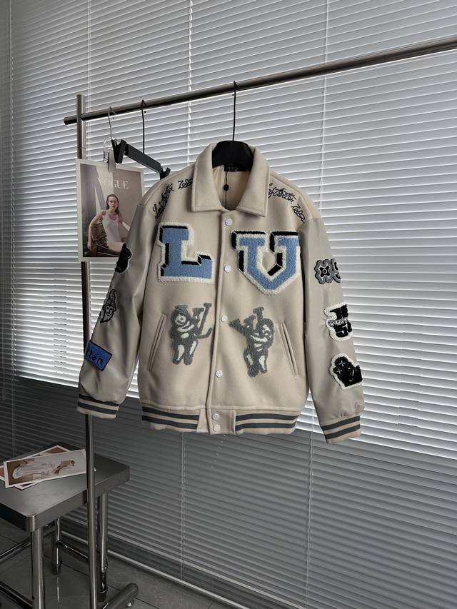 180 路易威登Lv Fw22 兔八哥拼接字母卡通刺绣棒球服 路易威登Louis Vuitton Lv 22年秋冬单品 人气王 自1月份发布以来 我们就开始开版