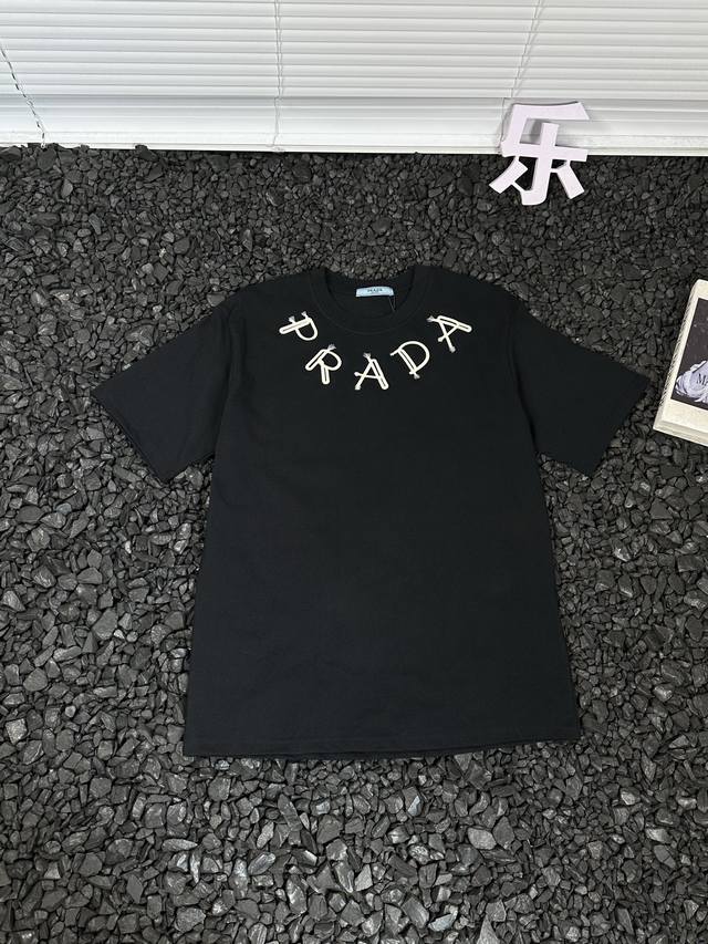 110 - Prada 字母印花圆领套头百搭落肩美式复古品牌基础款打底重磅短袖T恤 男女同款 - 追求品质的时尚精们，看过来！Prada普拉达出品，品质绝对有保