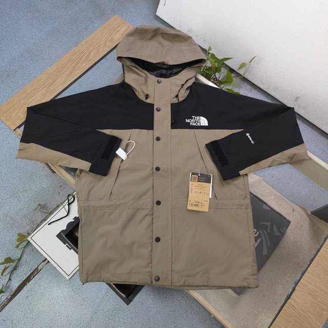 上新230 【款号：Dg25603】 经典The North Face北面Tnf1990日版户外防水冲锋衣登山夹克外套，全球火爆的冲锋衣！功能性超强！采用防水透
