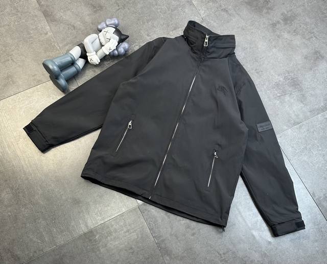 180潮牌 巴宝莉Burberry夹克外套（帽子隐藏款）老钱风英伦格纹夹克外套 这个春秋天没有 Burberry 双面外套我会伤心的 秋天不愿意穿得太厚重的友友