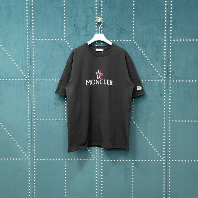100 蒙口 Moncler 25Ss 法国雄鸡Logo印花短袖T恤 Ml021 轻奢主义 男女日常通勤穿搭必备单品 正确版本 随意对比 详细特征 · 260克