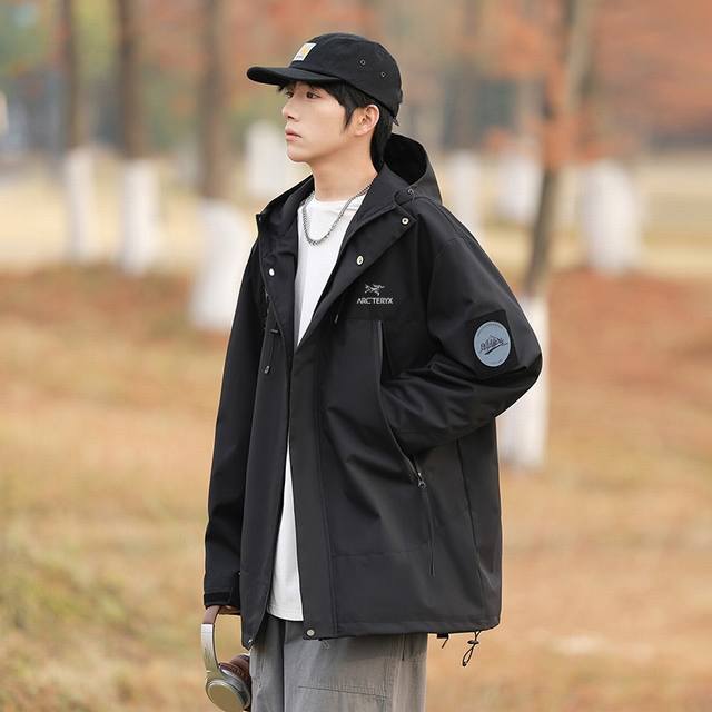 上新170 arc'teryx/ 始祖鸟限定冲锋衣登山服，工装连帽夹克，男女同款，户外登山外套，最新科技面料，轻薄而耐磨，防风防水且透气，适合多种活动穿着，经典