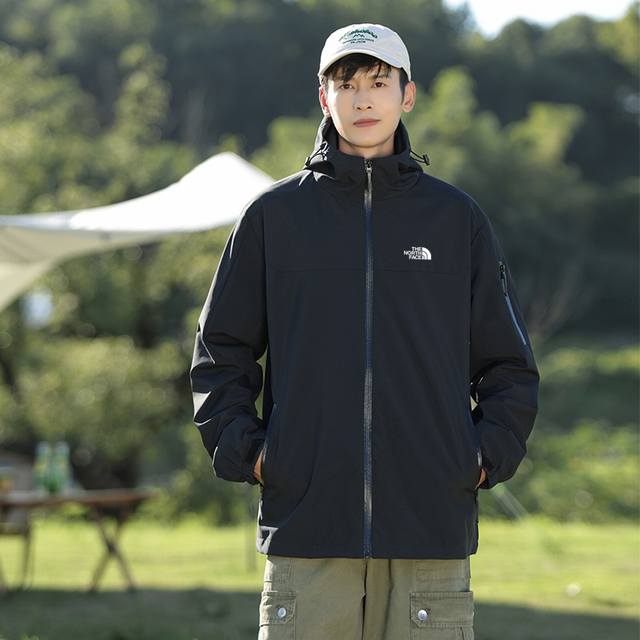 上新160 The North Face 北面美式户外登山服拼接冲锋衣夹克外套，男女同款， 户外登山外套，最新科技面料，轻薄而耐磨，防风防水且透气，适合多种活动