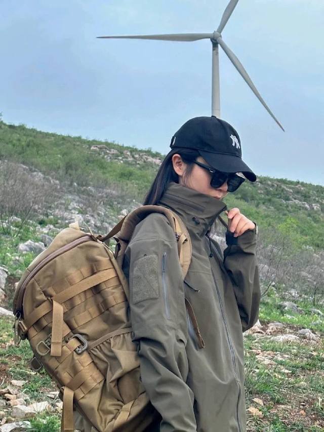 510 鸟王Arc‘Teryx 始祖鸟 Leaf Alpha Gen2 军鸟冲锋衣。 男女同款情侣款 帽子可收纳 一衣两穿！！ 客供Gore-Tex防风防水保暖