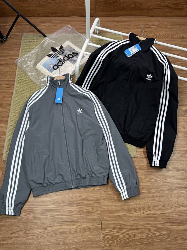 170 2025新款Adidas阿迪达斯联名字母Logo拉链外套 面料为环保再生尼龙面料，侧边为定织织带，织带密度同步Zp，全套定制辅料，主唛洗唛定制，男女同款