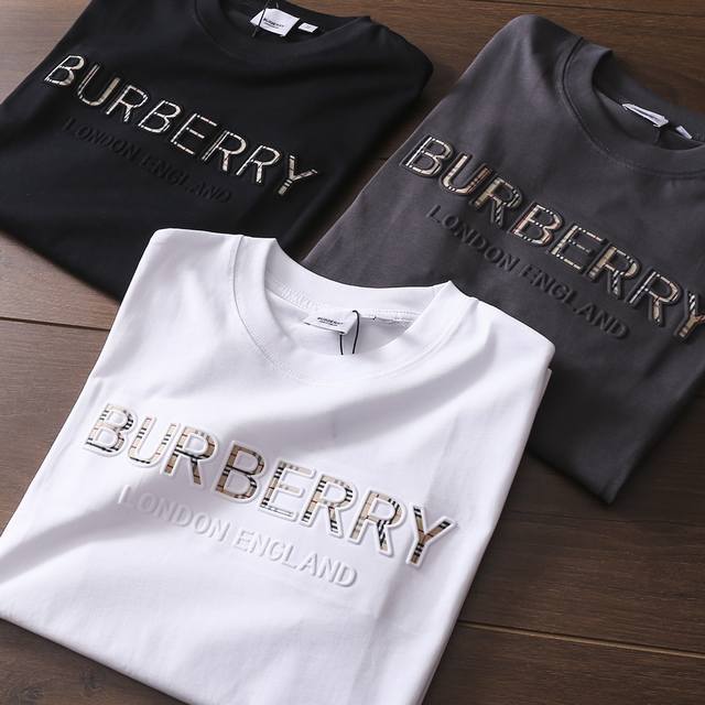 p130 严选好货！巴宝莉Burberry新款男女圆领短袖T恤！经典时尚款，客供纯棉水洗精梳棉面料，柔软亲肤，舒适透气！胸前采用高频立体Logo压花工艺，定织螺
