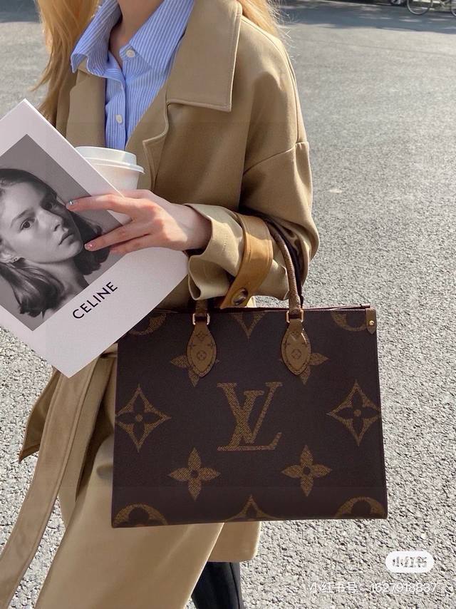 200 lv Onthego 丛林包中号 这款包不用多说，是驴家不可多得的一款大火包之一了，出镜率嘎嘎高！ 首先还是要夸一夸颜值的！无敌的大气！自带气场！如果觉