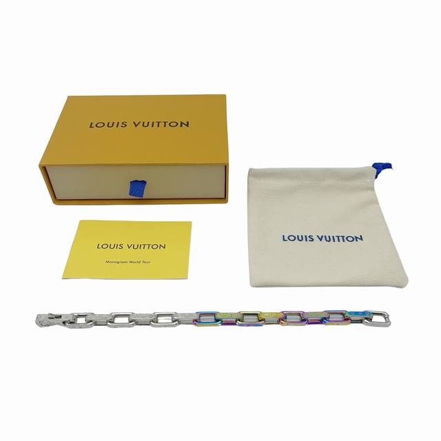 80 louis Vuitton路易威登Monogram古巴链手链男款绚烂色#Lv的这款Monogram Colors链条手镯，在微光浮动中尽享视觉焦点。斑斓金