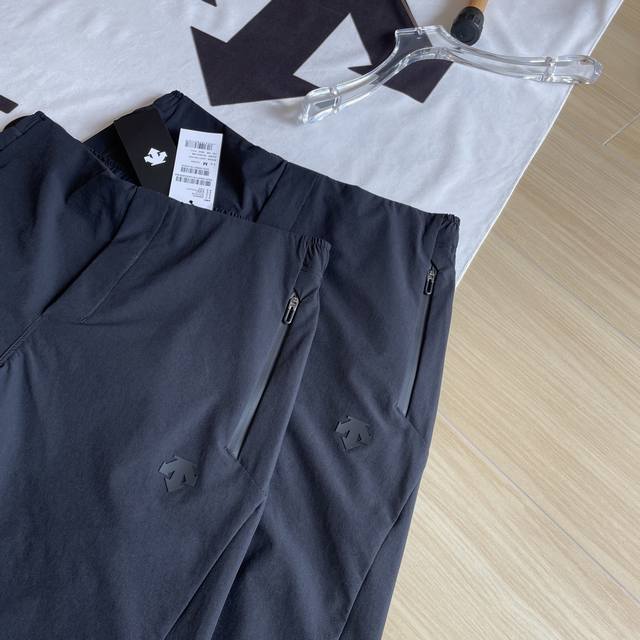 细节图190 品质推荐Descente / 迪桑特春季新款综训运动健身男士透气Pt 迪桑特男士梭织运动裤休闲长裤 透气排汗3D立体裁剪的工艺！上身效果没得说！性