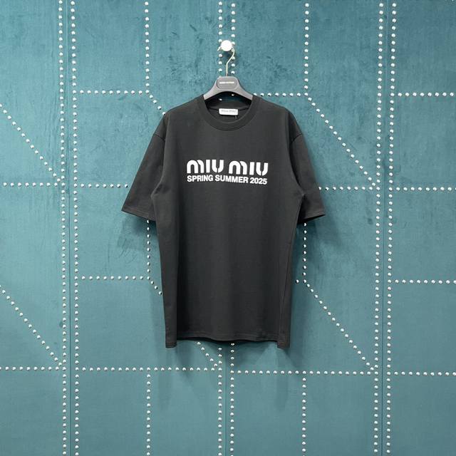 100 缪缪 Miumiu 25Ss 大Logo字母做旧印花短袖T恤 Miu040 轻奢主义 男女日常通勤穿搭必备单品 正确版本 随意对比 详细特征 · 260