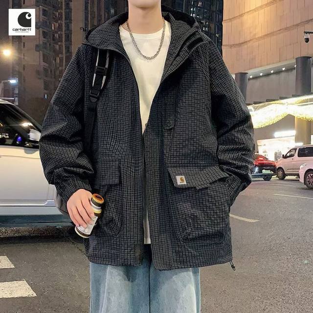 上新发180 carhartt卡哈特海外版25Ss新款四色Ins小格子水洗工装冲锋衣夹克连帽外套 采用水洗工装梭织面料 舒适透气 有质感 做工精细 走线规则 落