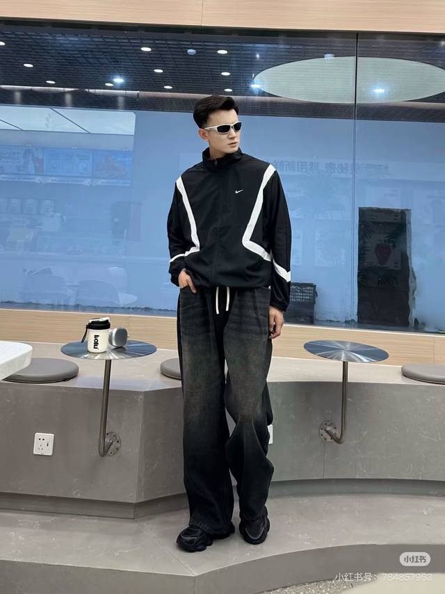 200 nike Icon 复古运动立领拉链设计拼色Logo印花长袖夹克外套 男款 黑/白 原版复刻 顶级品质 全套辅料定制 货号：Fz0249-010 李昀锐