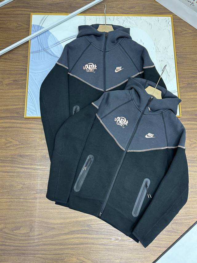 180包邮 顶级纯原版本！可随意对比！Nike耐克联名Synaworld外套海外爆火款一件难求，情侣男女同款 连帽拉链开衫外套运动服套装搭配 单卖都可以 健康布