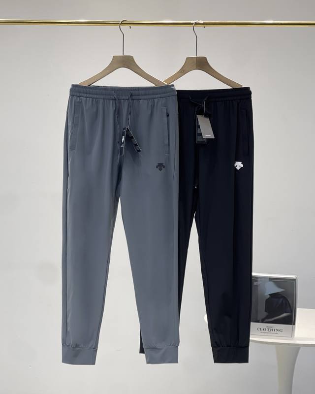 130包邮 descente/迪桑特新款男士春夏新款莱赛尔纤维天然植物纤维冰丝梭织速干休闲长裤！ 裤子的版型线条感，全身多处拼接，更加能修饰腿型，松紧腰高弹力，