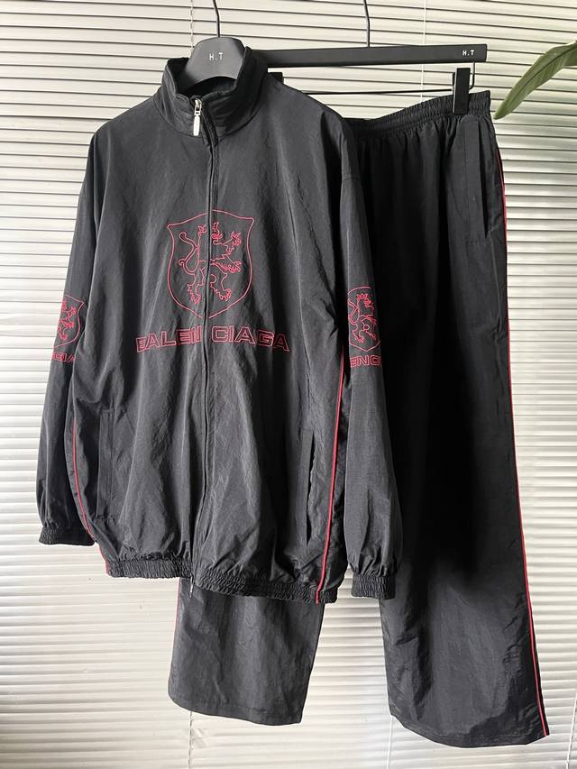 190包邮 裤子 blcg刺绣红边直通宽松Os奢潮高街长裤休闲裤卫裤冲锋裤户外防水情侣男女 原版开发 所有细节做到一致学校运动服即视感侧边刺绣设计更是点睛自带少
