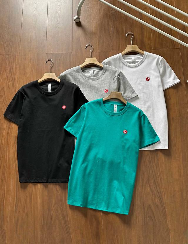 90包邮 lululemon / 露露夏季经典款男款休闲圆领短袖T恤 经典基础款 双纱平纹面料 柔软舒适 基础百搭！经典款一直很受欢迎！！简约圆领短袖T恤是永远