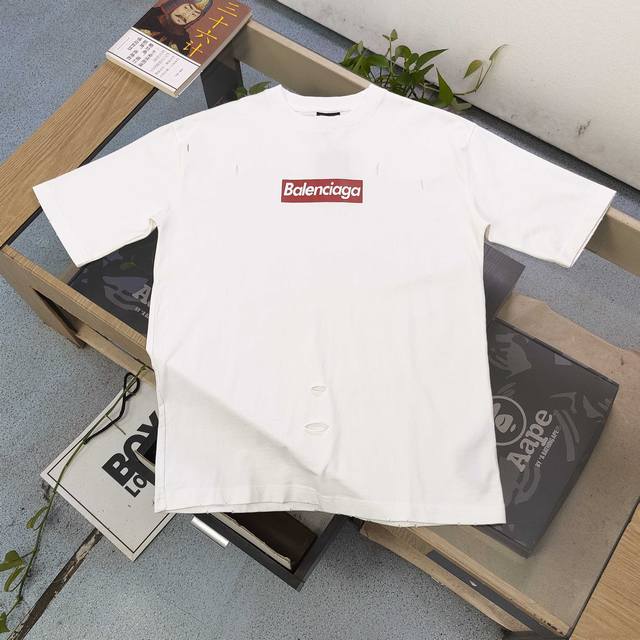130 【款号：Kl5022】高版本 2025新款Balenciaga巴黎世家经典字母图案Logo印花磨破做旧休闲情侣宽松短袖T恤，独一无二的活性环保面料染色，